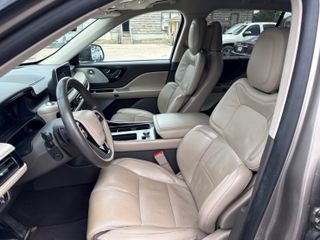 2020 Lincoln Aviator Reserve - Interior Front Seat Image